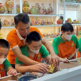 Xưởng thực nghiệm hướng nghiệp Thiên Ân với nghề Gốm dát vàng (1)
