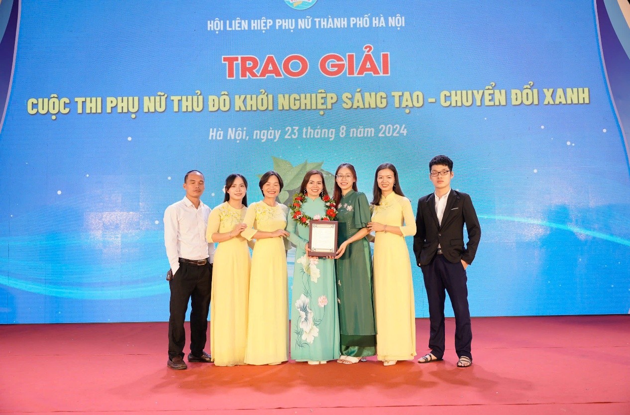 Dự án “Nâng cao năng lực sản xuất và thương mại hóa sản phẩm Oản Ngọc Ân theo hướng chuyển đổi xanh” đạt giải nhì trong Cuộc thi “Phụ nữ Thủ đô Khởi nghiệp sáng tạo - Chuyển đổi xanh” năm 2024 tại Di tích lịch sử Quốc gia - Đền Hai Bà Trưng, Mê Linh, Hà Nội.